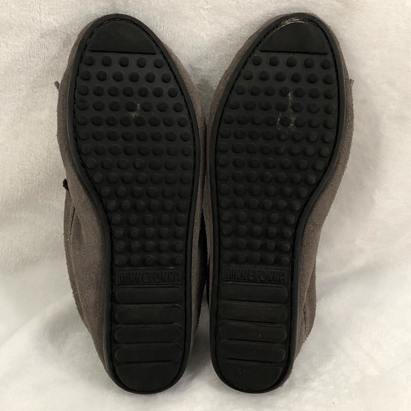 Minnetonka Kilty Hardsole Grey Suede Slip On Moccasins Slippers Shoes Womens 7.5 - Picture 8 of 10